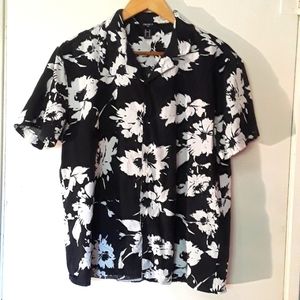 Forever 21 Mens Casual Button Down Black and White Floral Print Hawaiian Shirt M